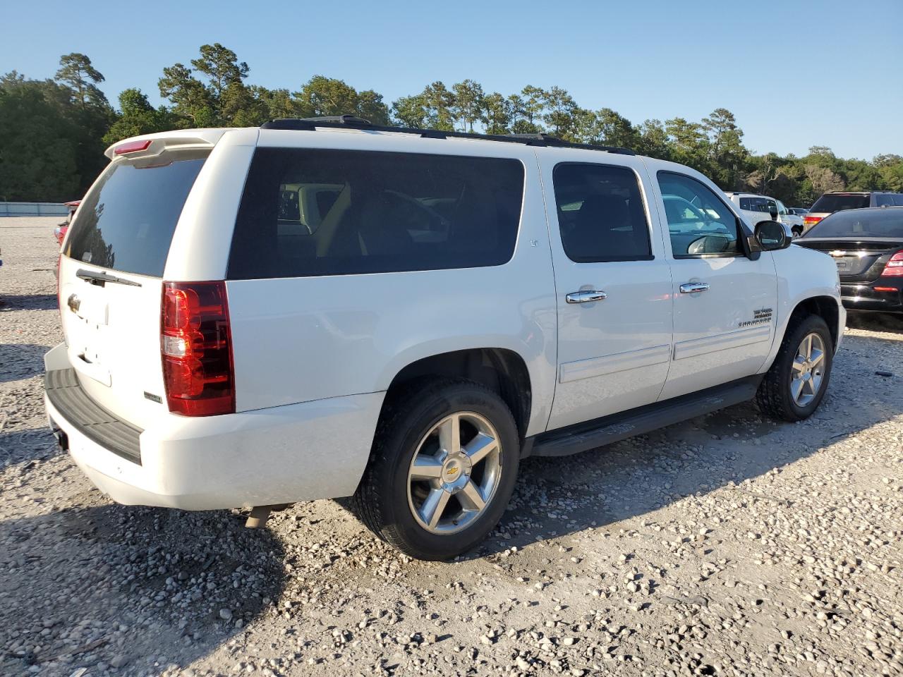 1GNSCJE01BR172283 2011 Chevrolet Suburban C1500 Lt