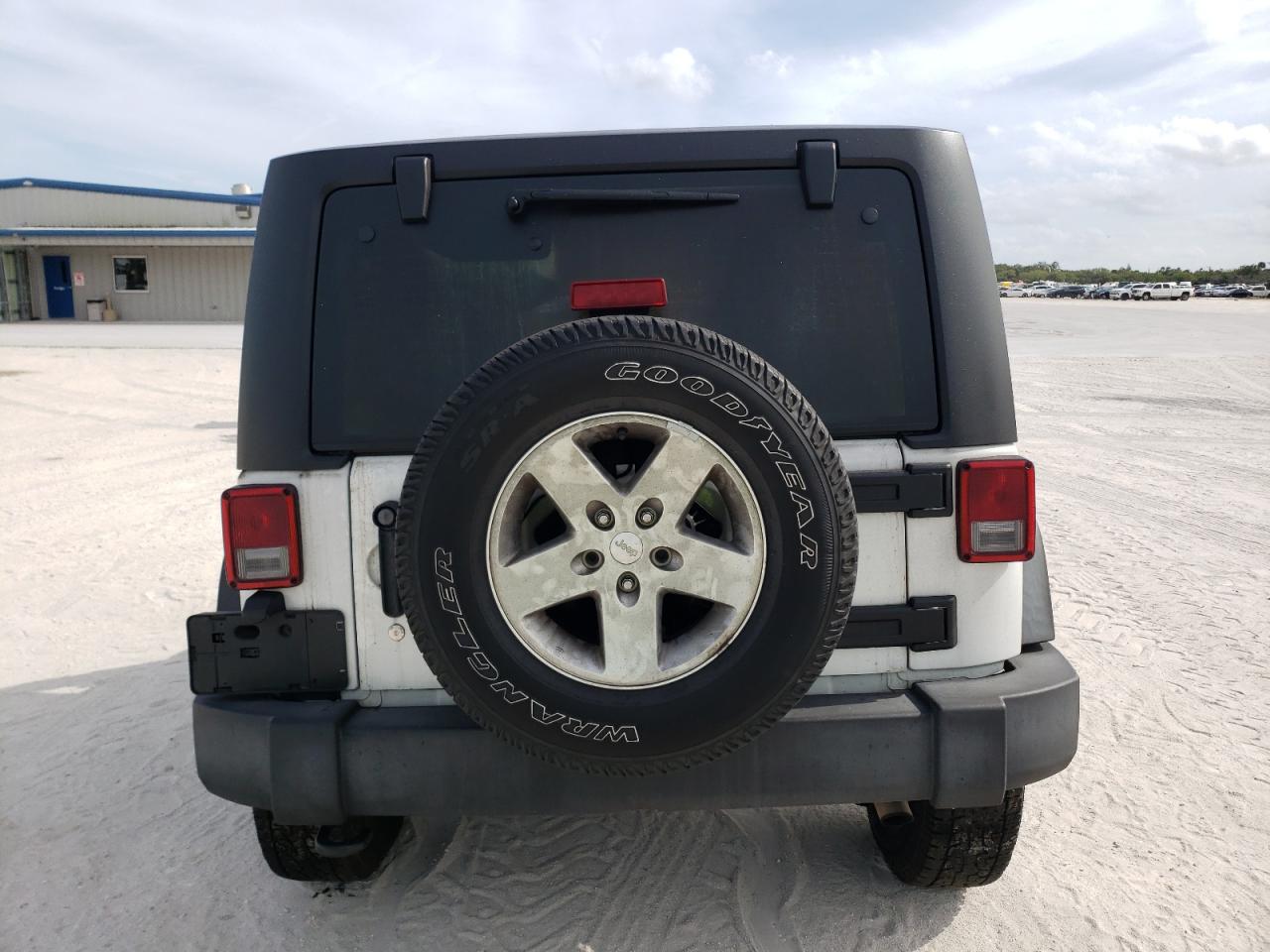 1C4AJWAG0JL800300 2018 Jeep Wrangler Sport