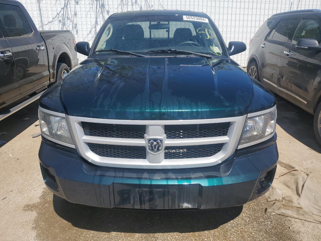 1D7RE3BK4BS672570 2011 Dodge Dakota Slt