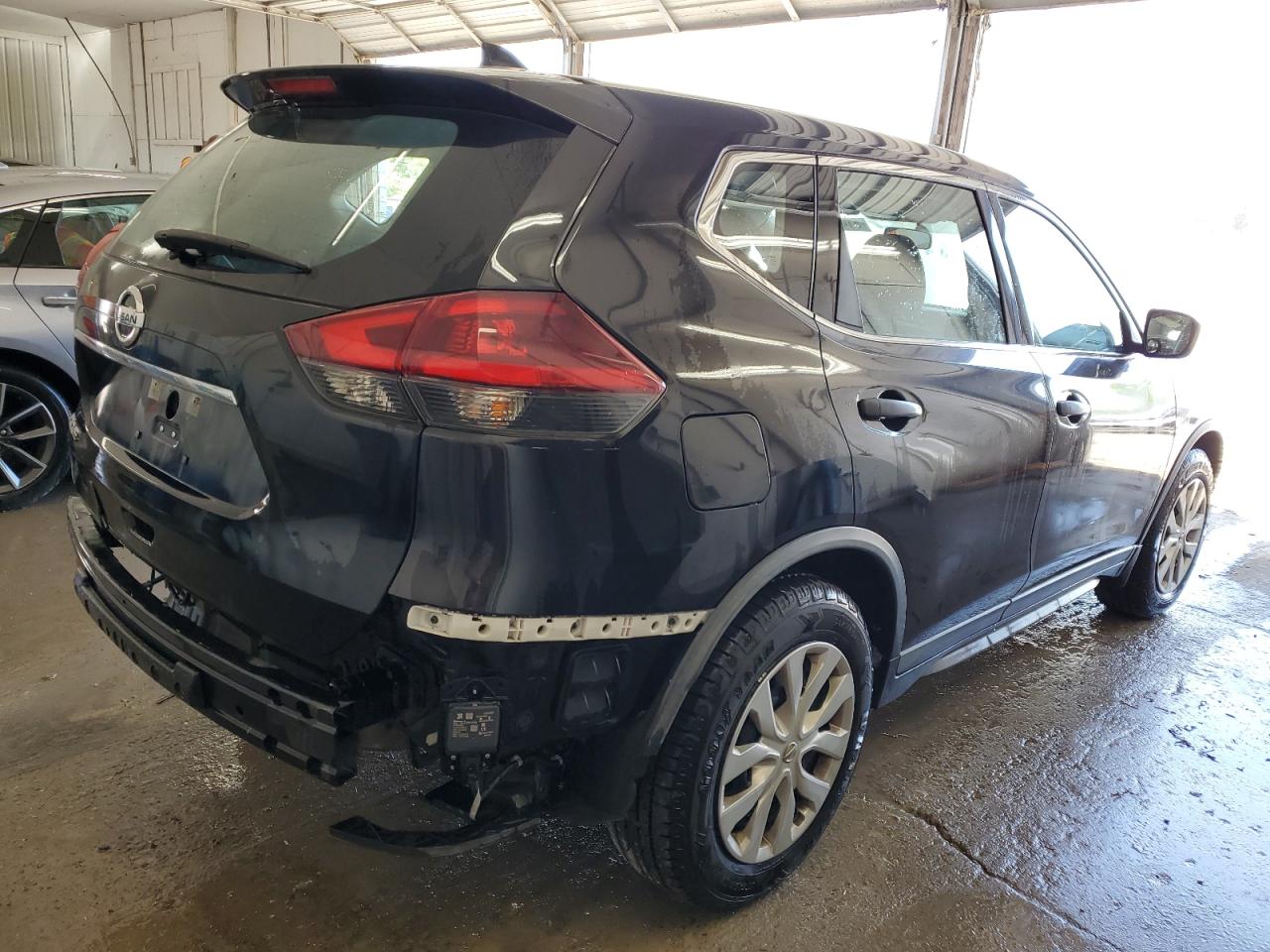 2018 Nissan Rogue S vin: KNMAT2MT8JP511007