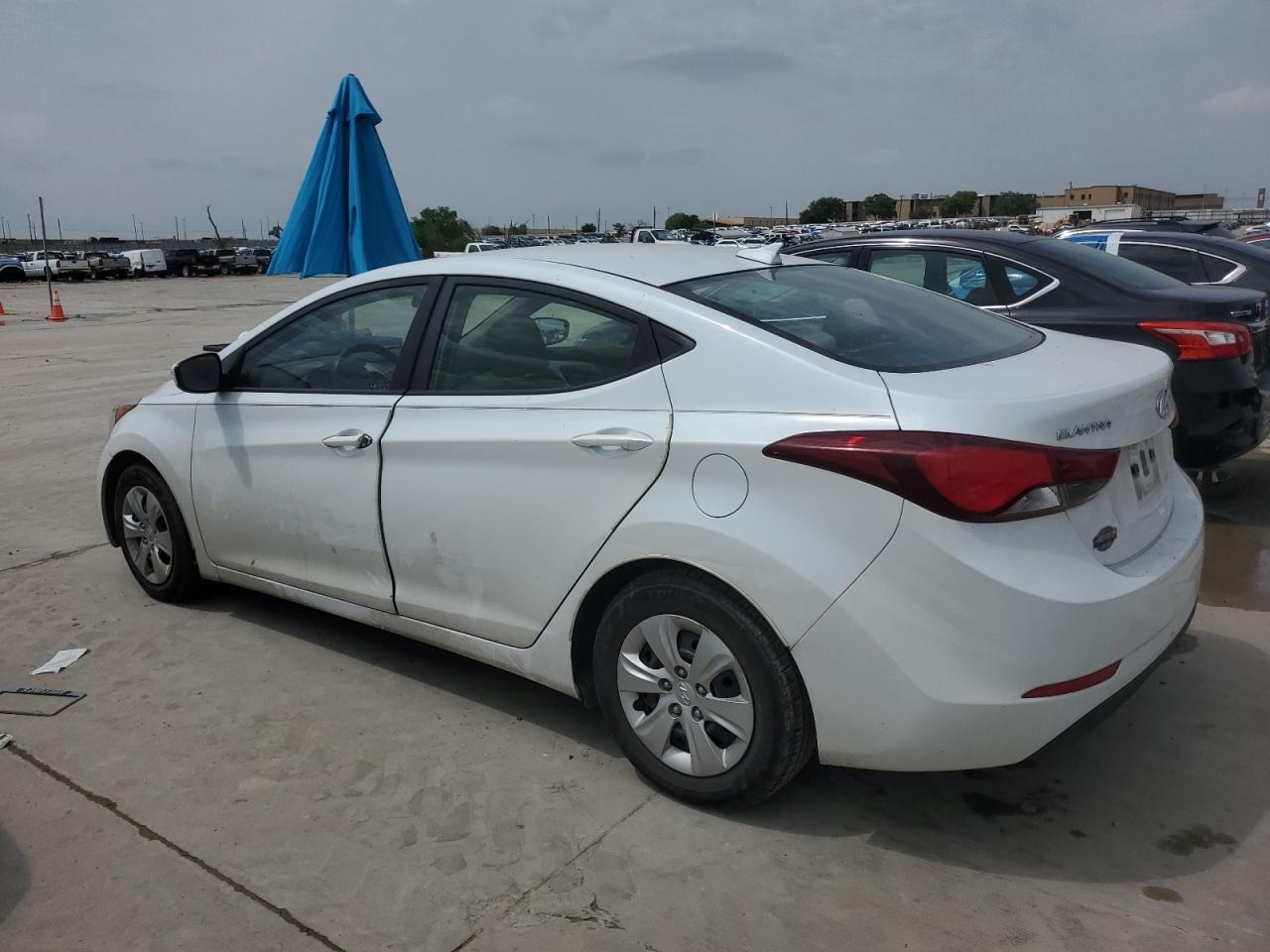 5NPDH4AE9GH748948 2016 Hyundai Elantra Se