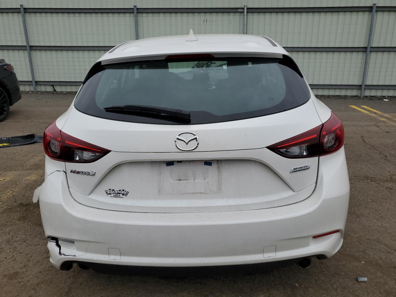 3MZBN1L32JM167302 2018 Mazda 3 Touring