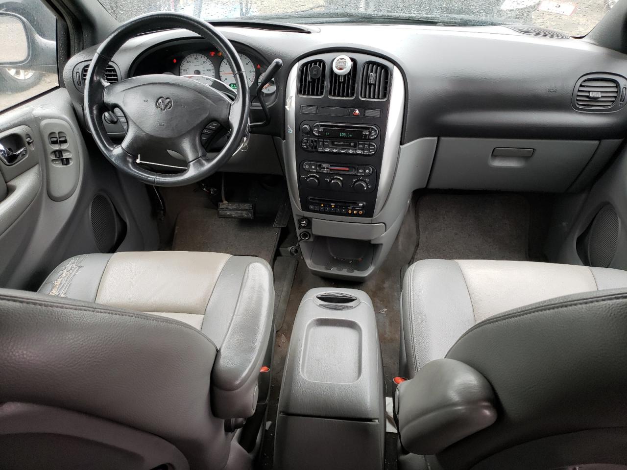 2D4GP44L24R592926 2004 Dodge Grand Caravan Sxt