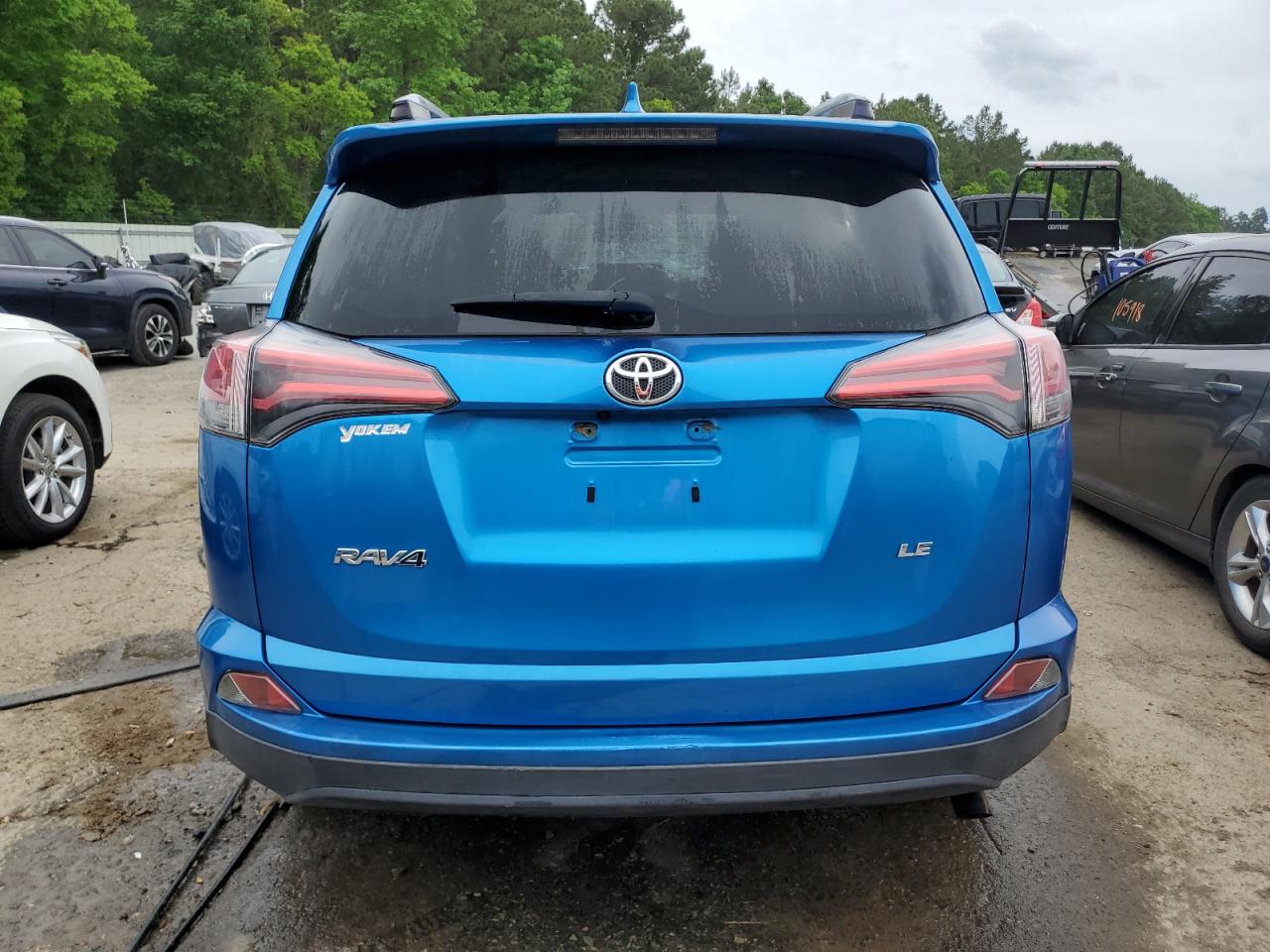 JTMZFREV1JJ745639 2018 Toyota Rav4 Le