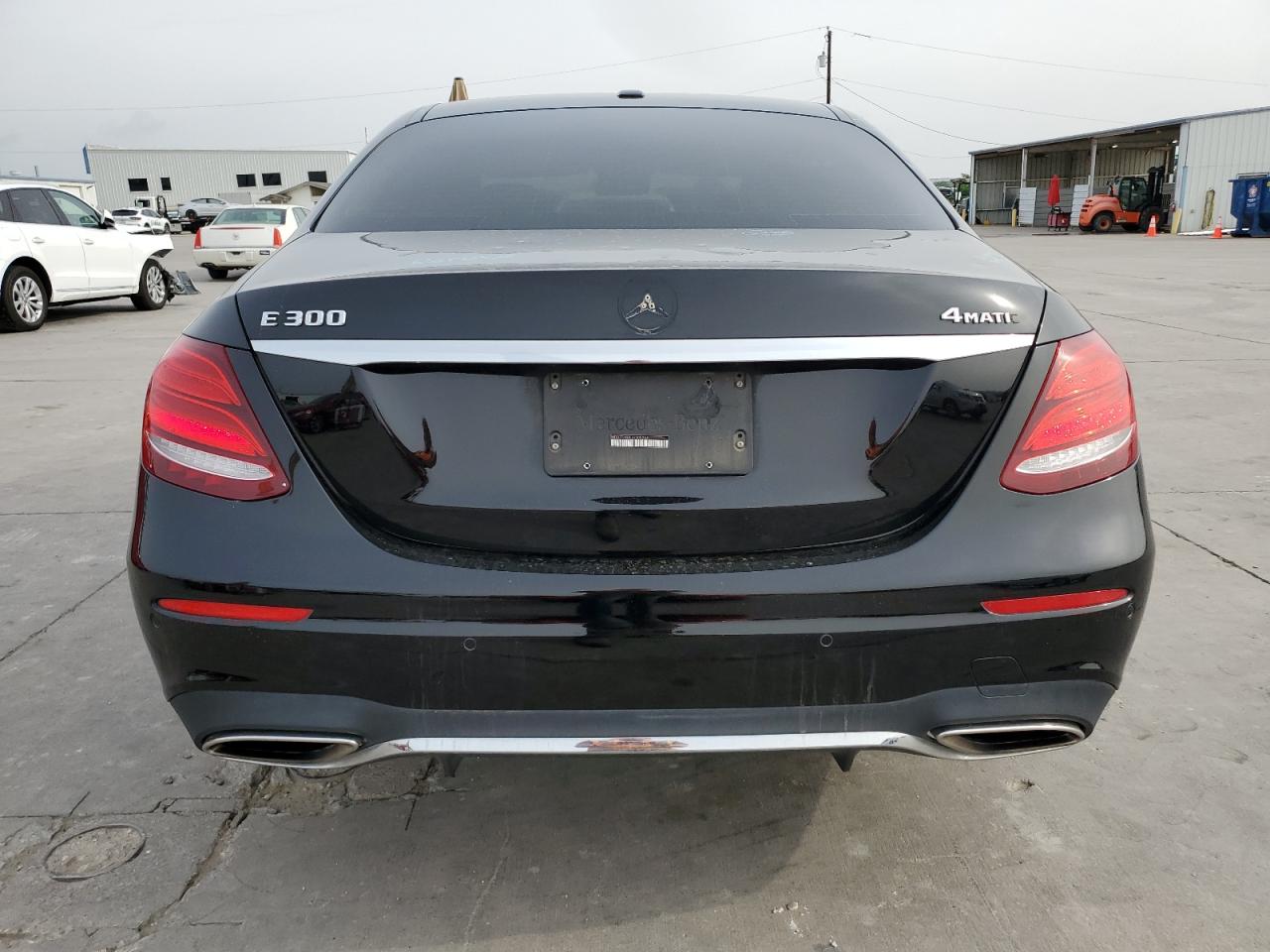 WDDZF4KB5JA305264 2018 Mercedes-Benz E 300 4Matic