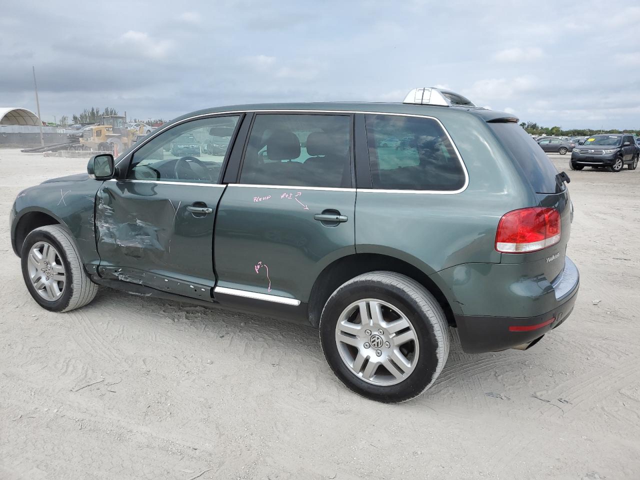 WVGMM77LX5D015177 2005 Volkswagen Touareg 4.2