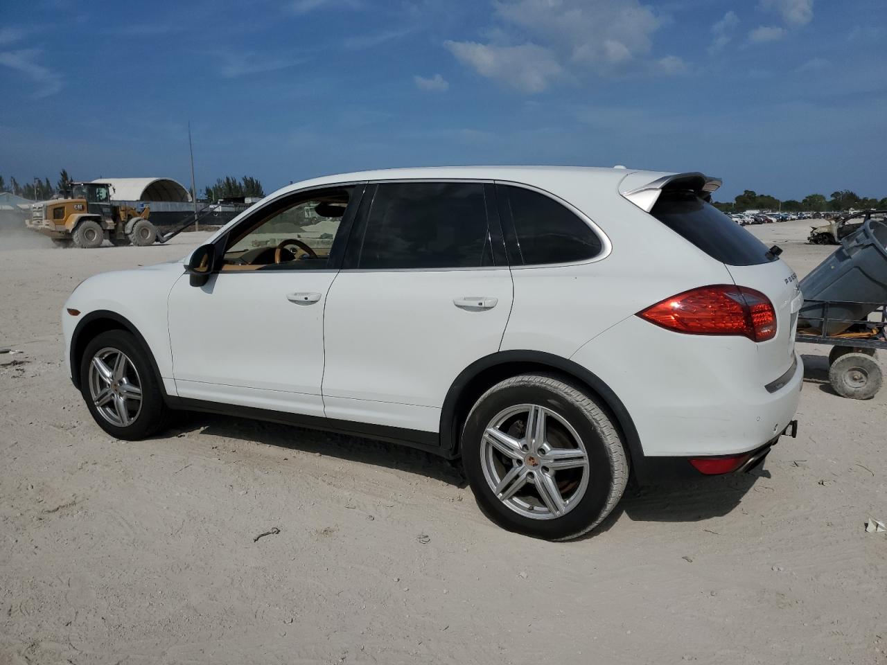 2014 Porsche Cayenne vin: WP1AA2A25ELA07155