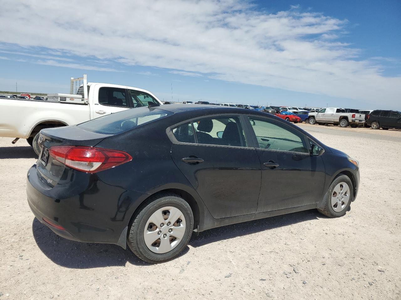 3KPFK4A7XHE048678 2017 Kia Forte Lx