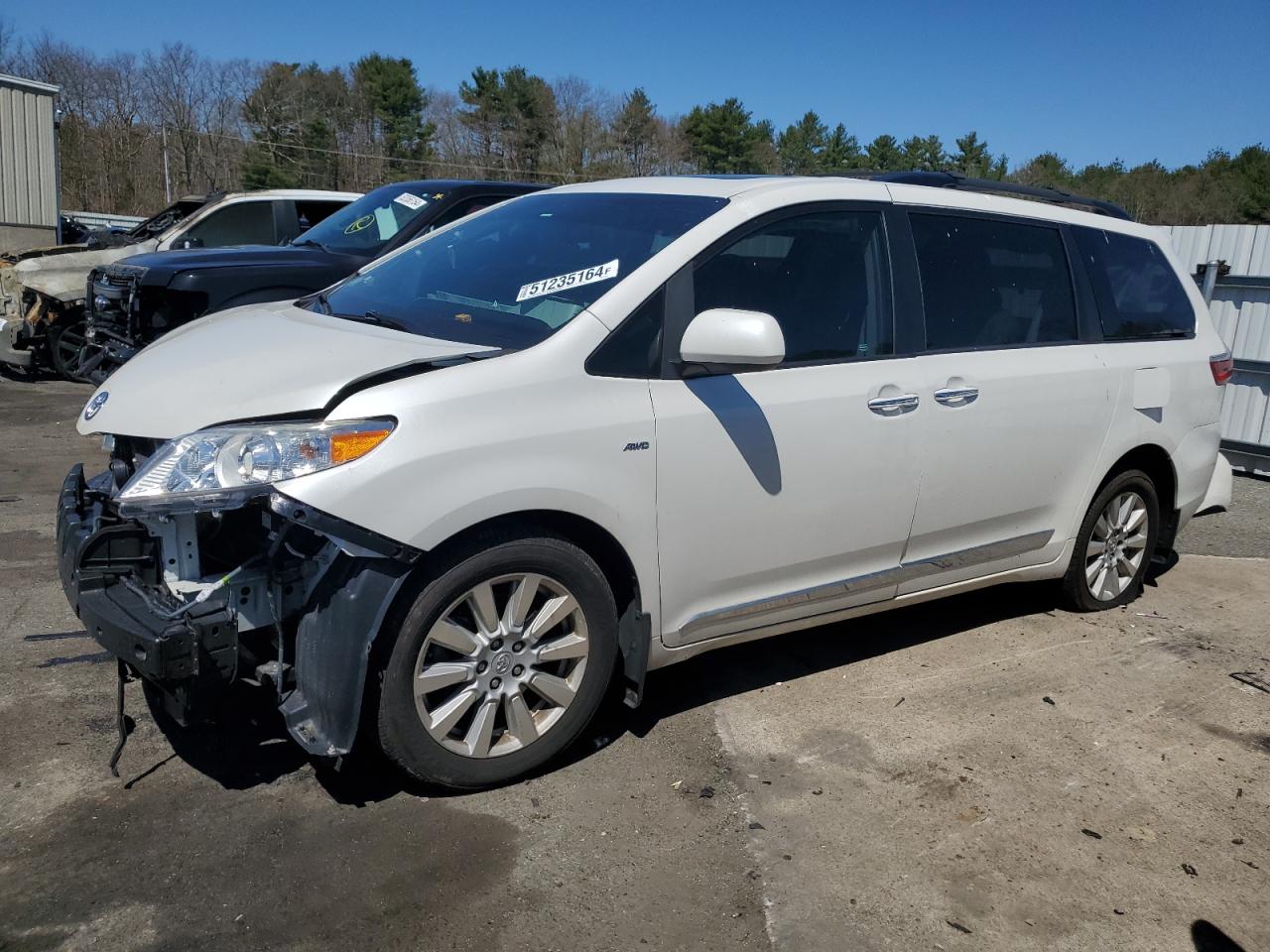 5TDDZ3DC1HS187979 2017 Toyota Sienna Xle