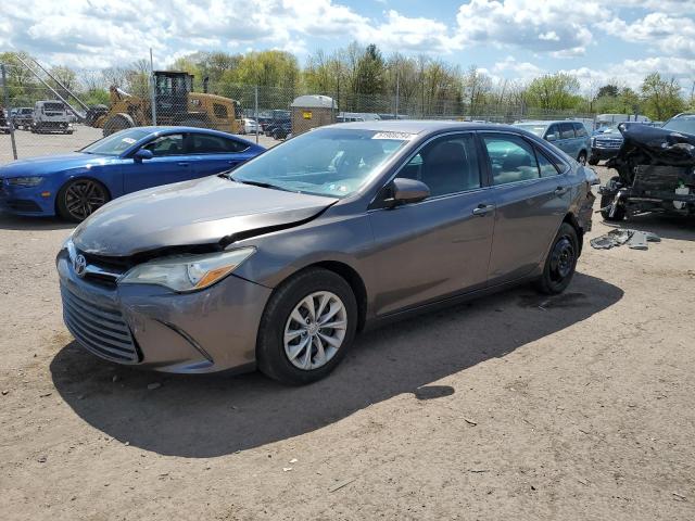 Lot #2533649047 2015 TOYOTA CAMRY LE salvage car