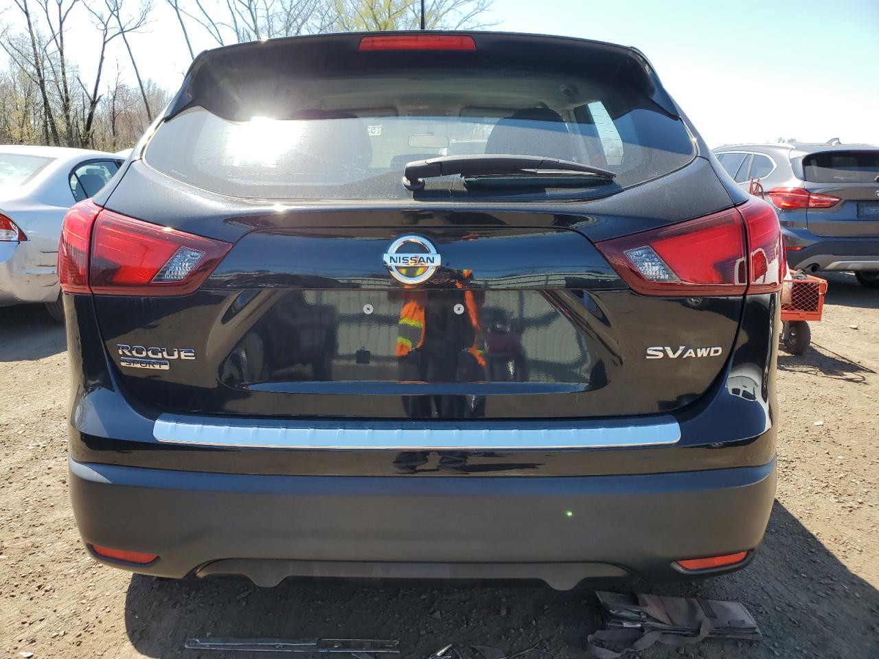 JN1BJ1CR6JW289828 2018 Nissan Rogue Sport S