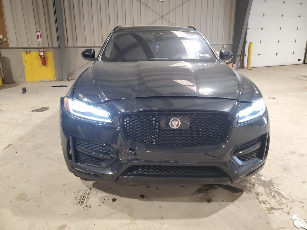 SADCL2GX8KA605890 2019 Jaguar F-Pace R - Sport