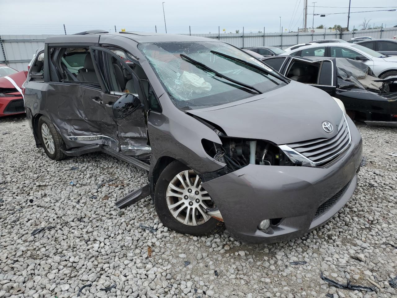 5TDYK3DC5GS738077 2016 Toyota Sienna Xle