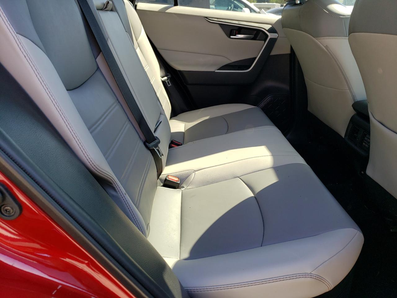 2T3B6RFV8MW020111 2021 Toyota Rav4 Xle Premium