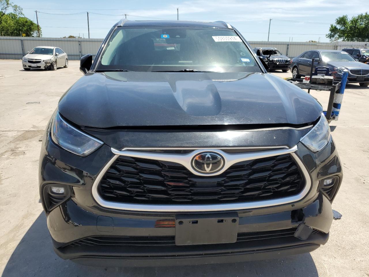 5TDGZRAH6MS047775 2021 Toyota Highlander Xle