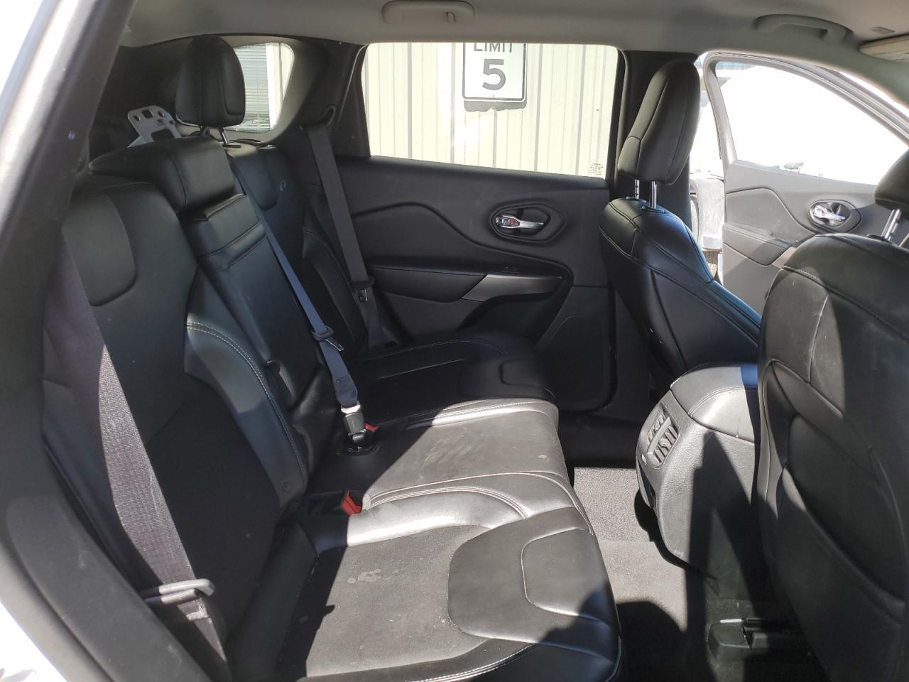 1C4PJLLX0KD273313 2019 Jeep Cherokee Latitude Plus