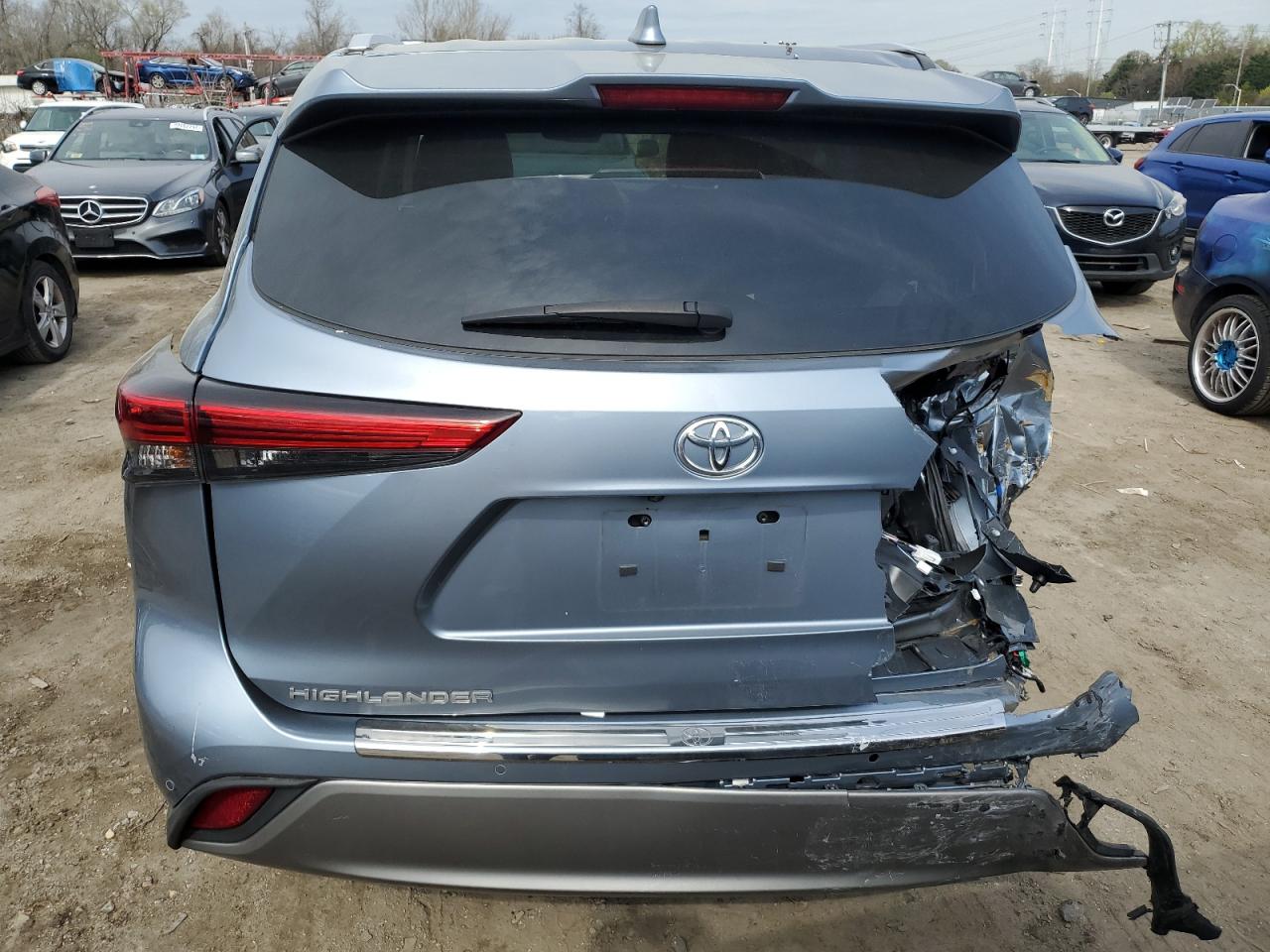 5TDFZRBH0NS222548 2022 Toyota Highlander Platinum