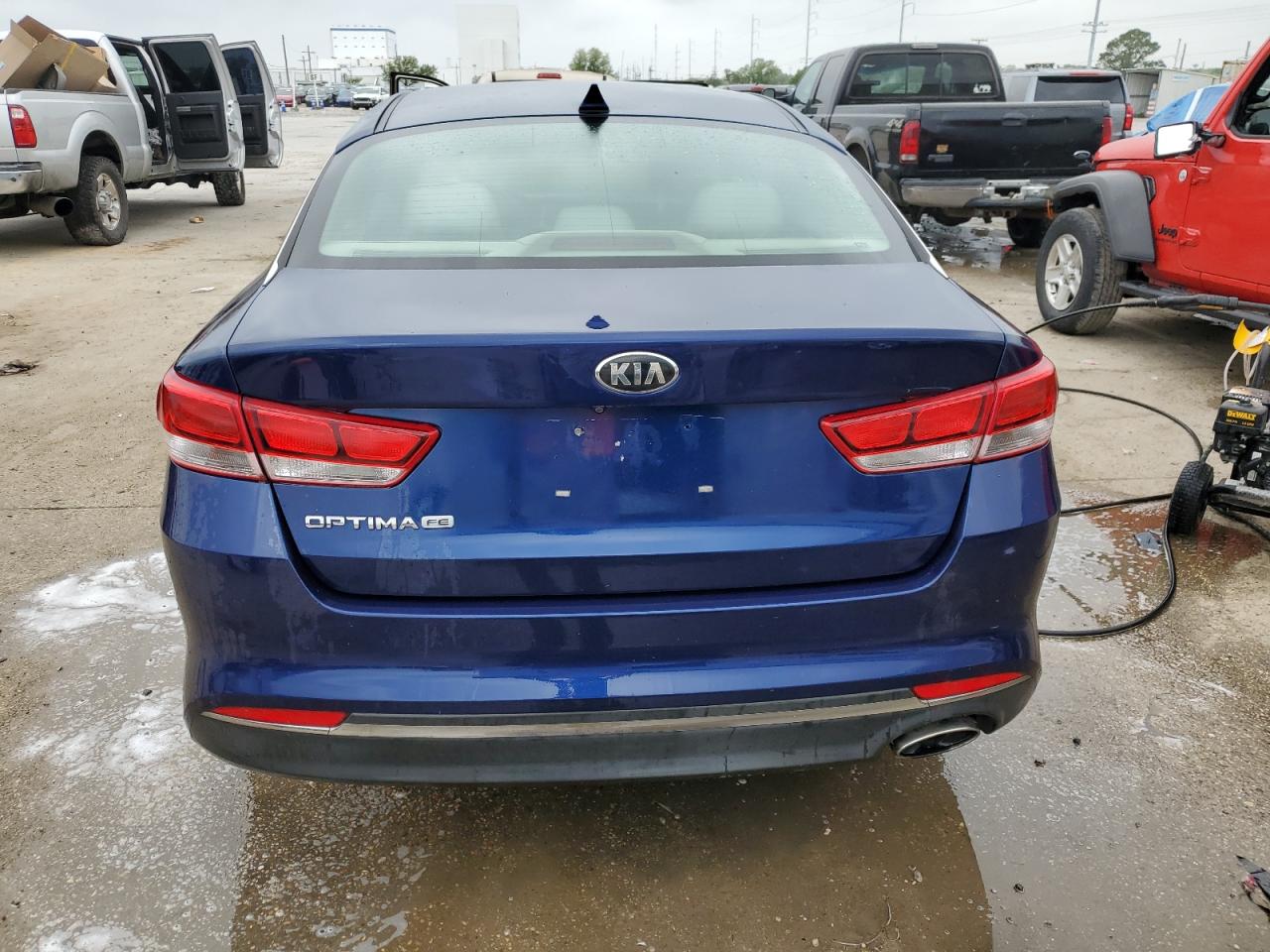 2017 Kia Optima Lx vin: 5XXGT4L35HG177513