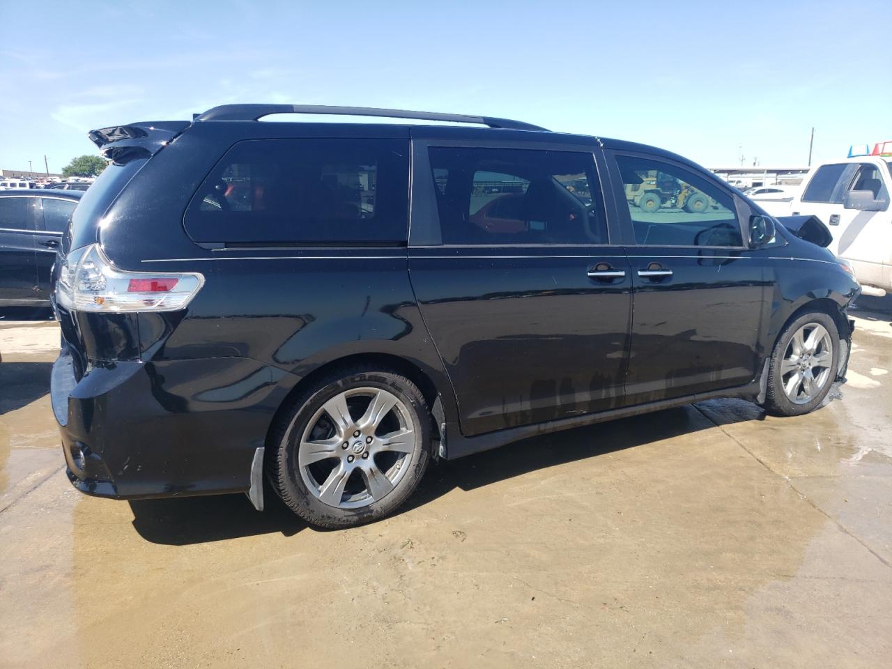 5TDXZ3DC6JS962974 2018 Toyota Sienna Se