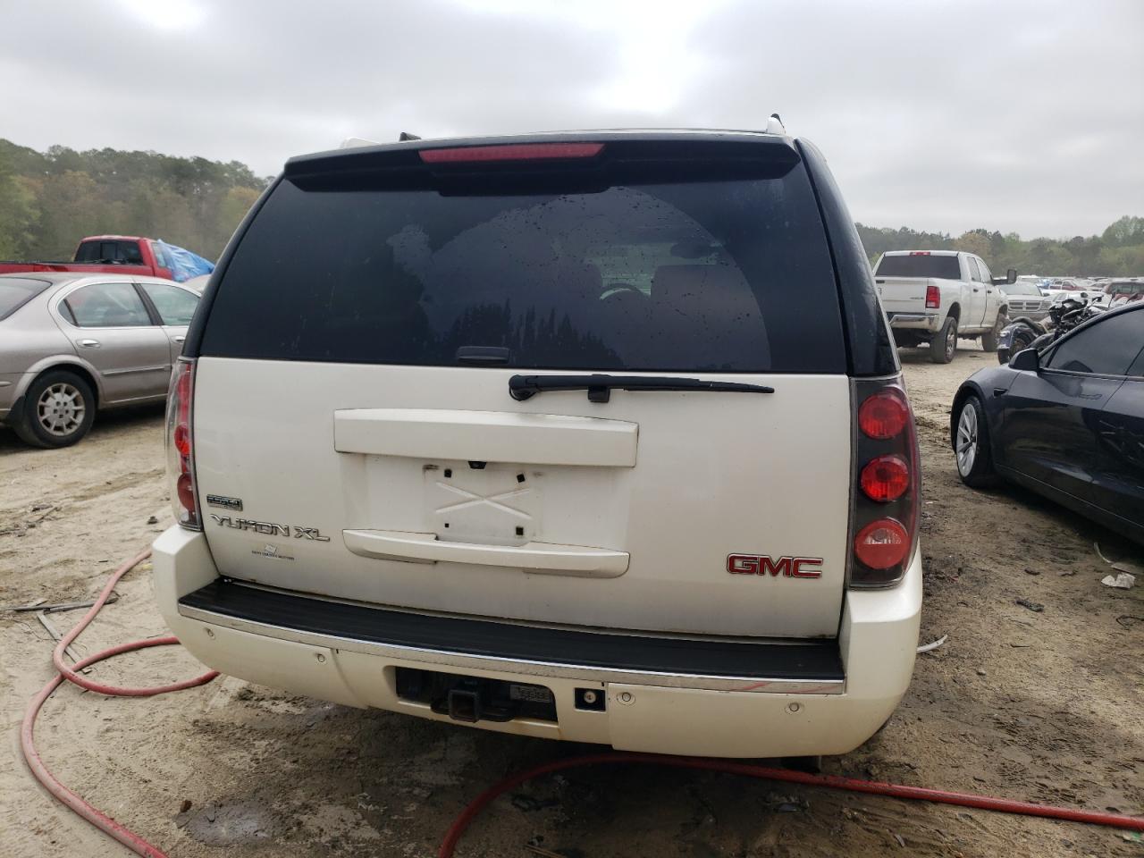 1GKS2MEF3BR242789 2011 GMC Yukon Xl Denali