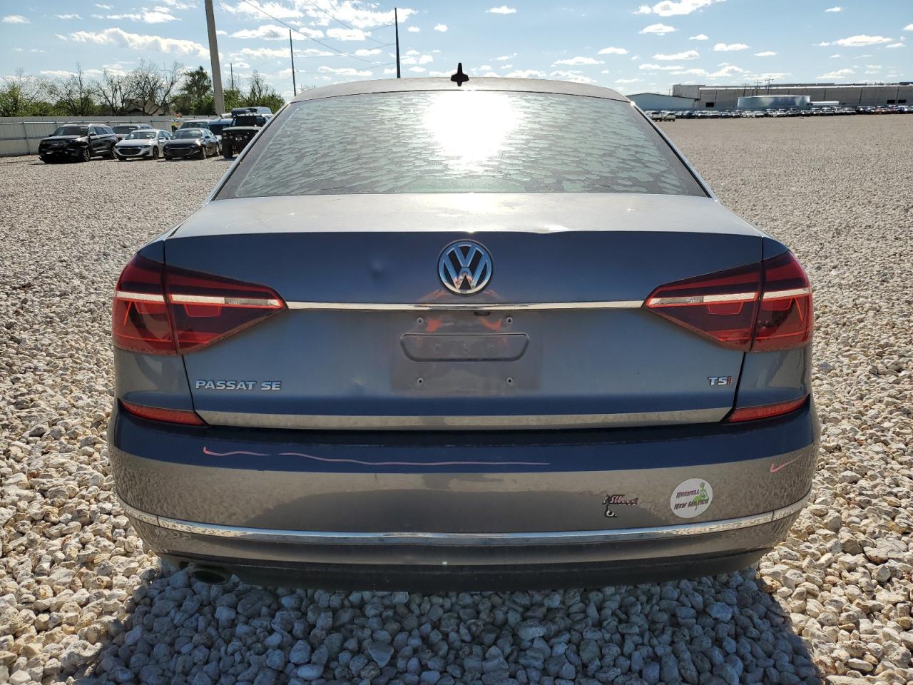 2018 Volkswagen Passat Se vin: 1VWBA7A3XJC015853