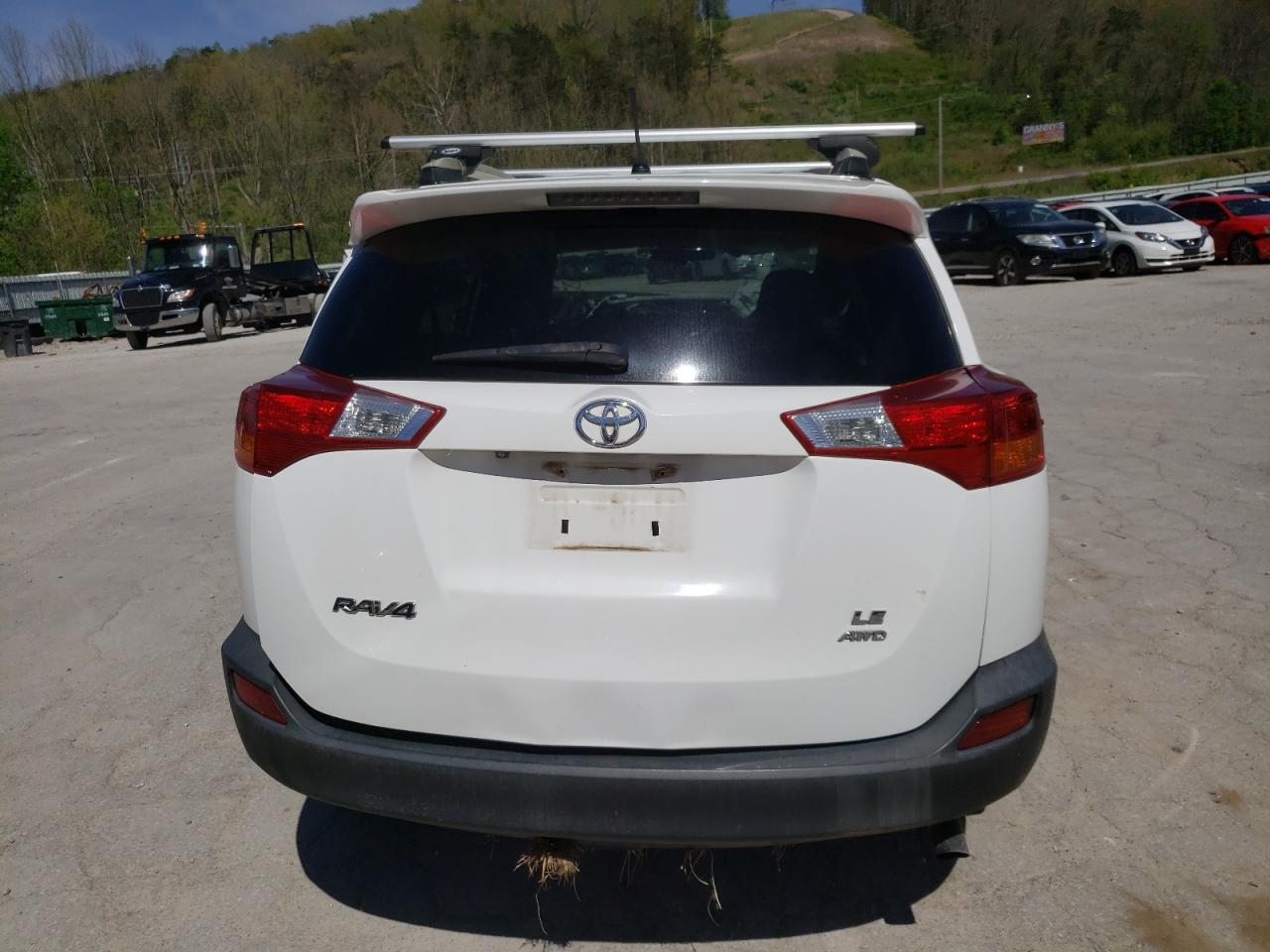 2T3BFREV9FW279114 2015 Toyota Rav4 Le