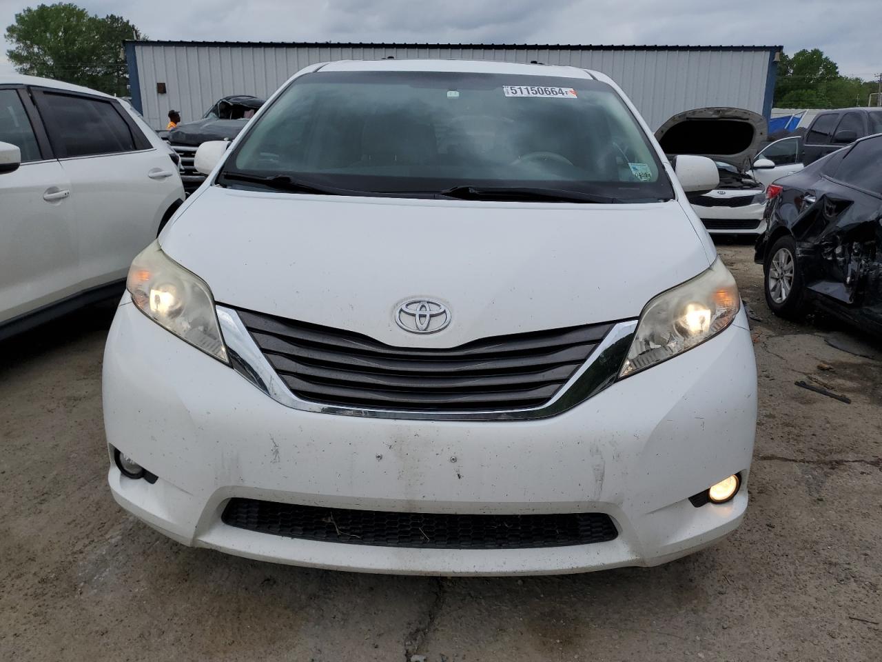 5TDYK3DC2BS137279 2011 Toyota Sienna Xle