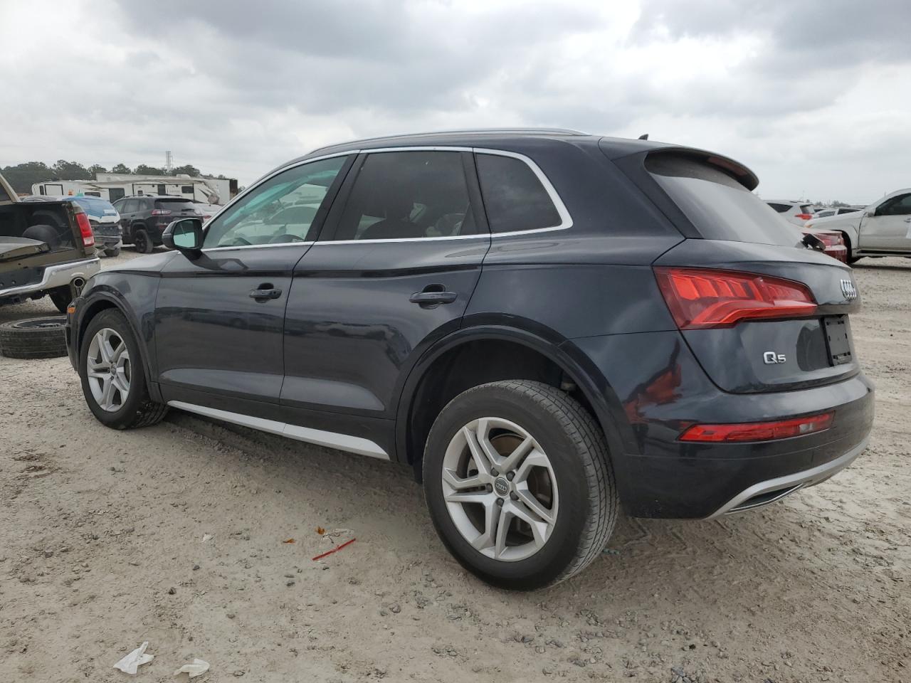 WA1ANAFY9K2117439 2019 Audi Q5 Premium