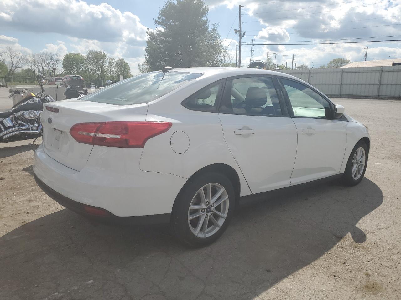 2018 Ford Focus Se vin: 1FADP3FE5JL275094