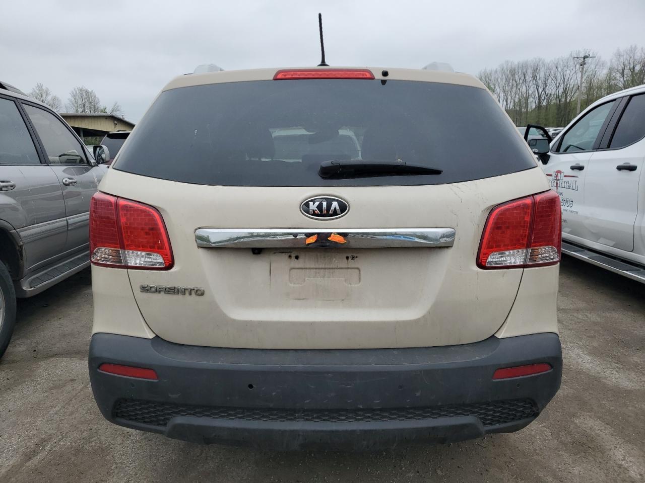 5XYKT4A15BG137110 2011 Kia Sorento Base