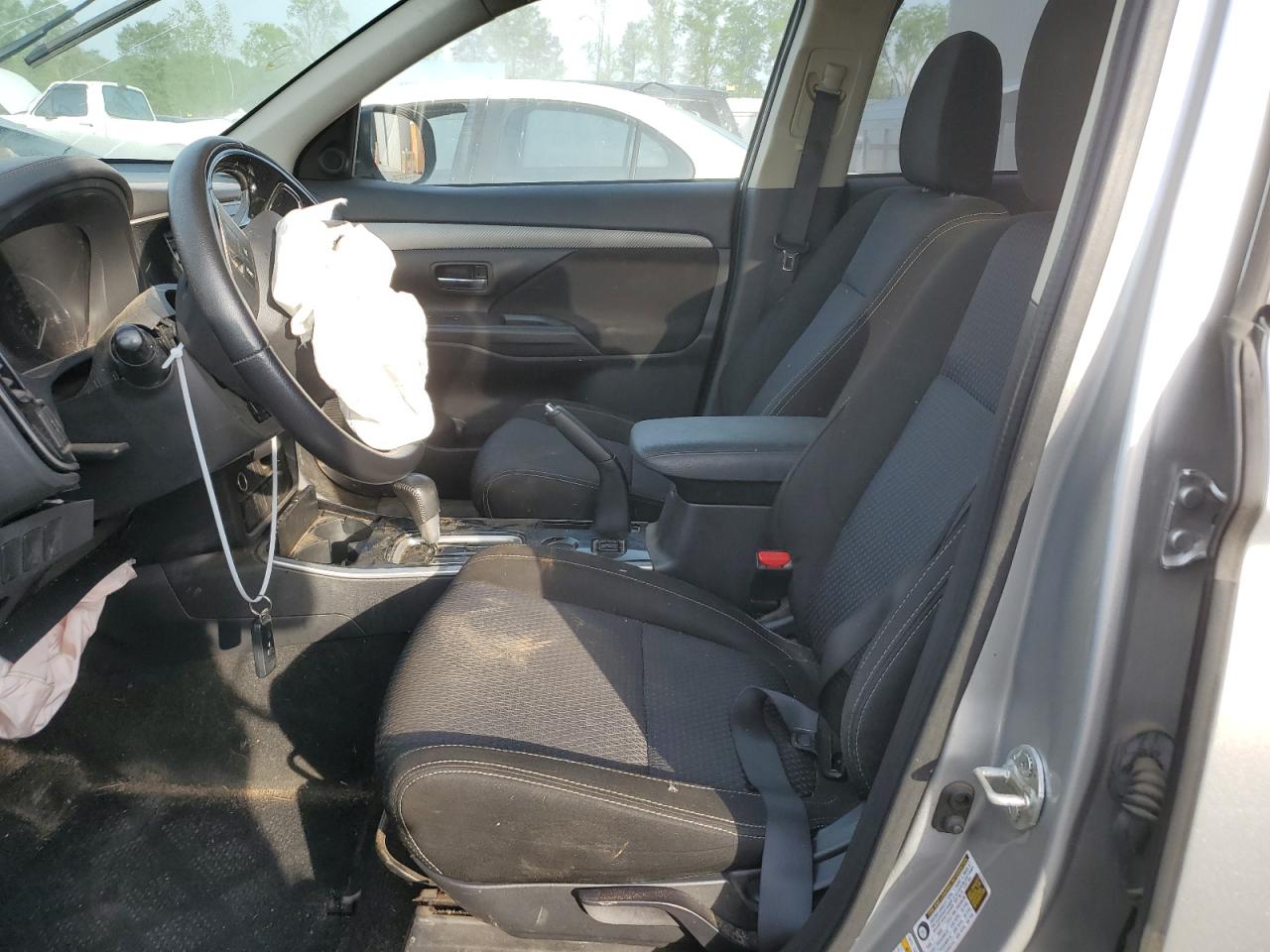 JA4AD3A38JZ011838 2018 Mitsubishi Outlander Se