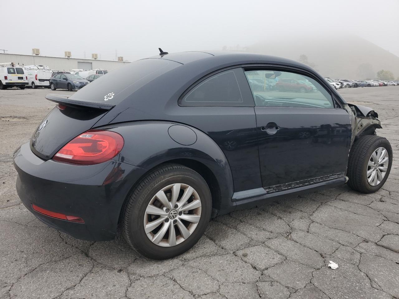 2017 Volkswagen Beetle 1.8T vin: 3VWF17AT2HM617415