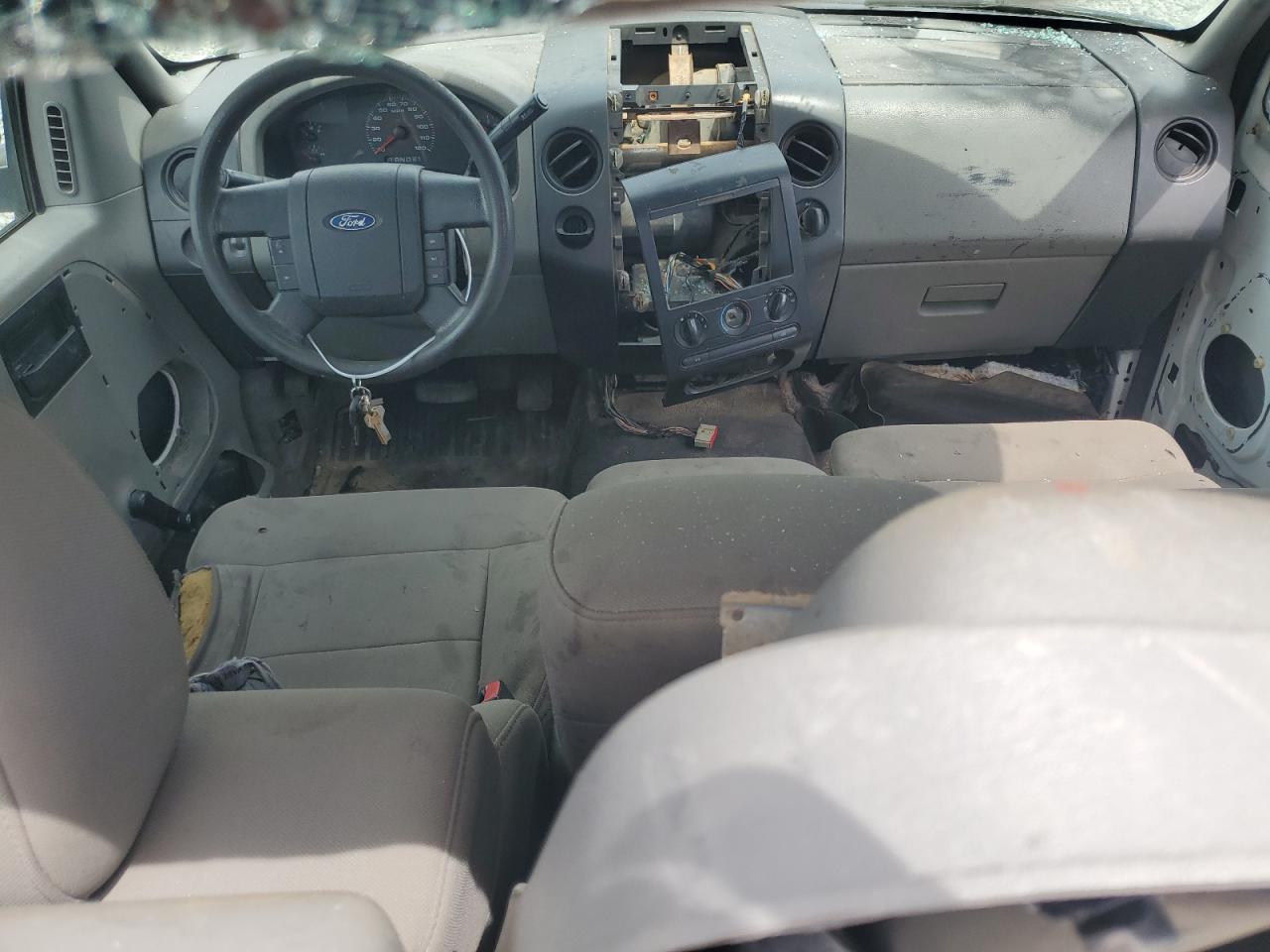 1FTRF12225NB11928 2005 Ford F150