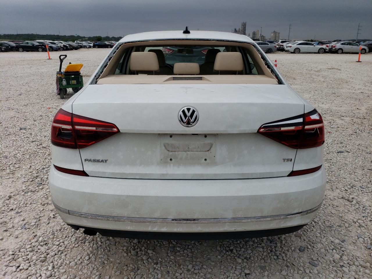 1VWLA7A35KC004121 2019 Volkswagen Passat Wolfsburg