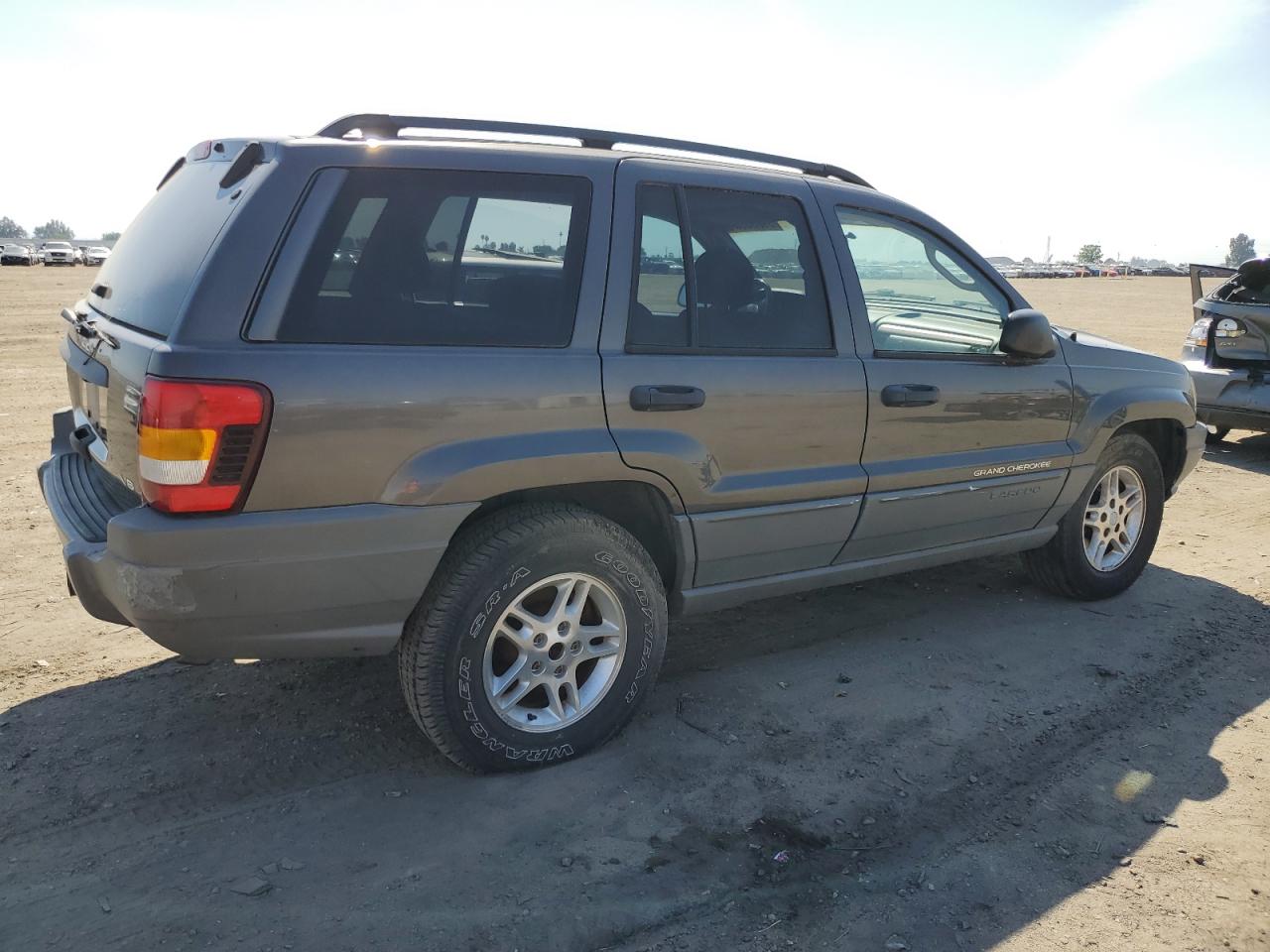 1J8GW48N22C211635 2002 Jeep Grand Cherokee Laredo