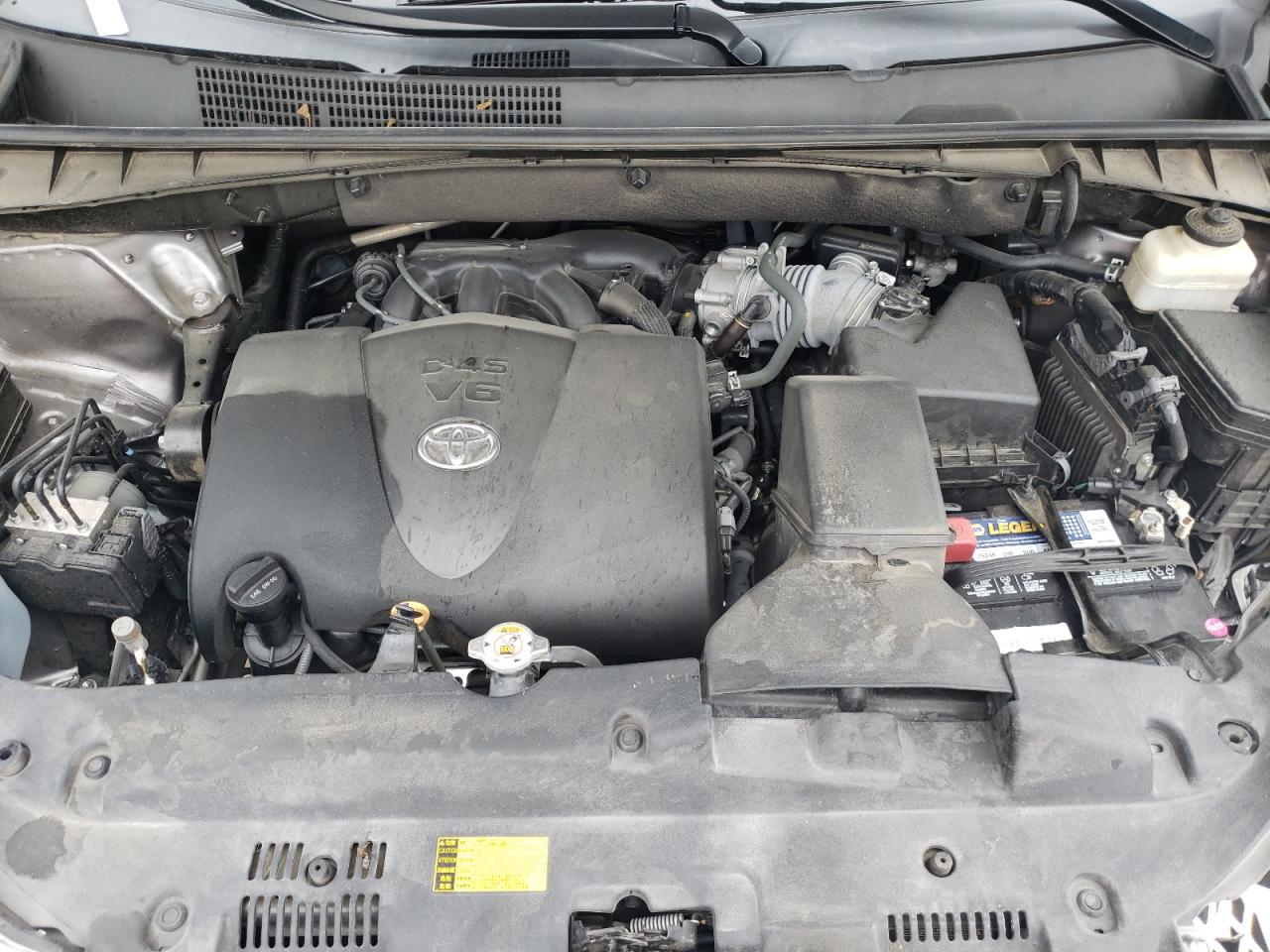 5TDKZRFH7JS284581 2018 Toyota Highlander Se