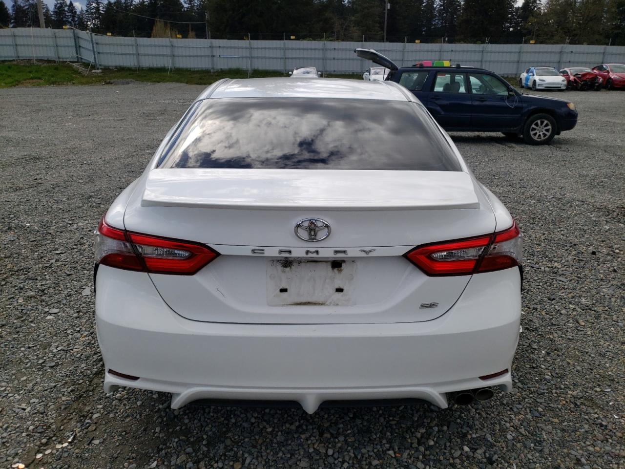 4T1B11HK0JU070475 TOYOTA CAMRY 2018