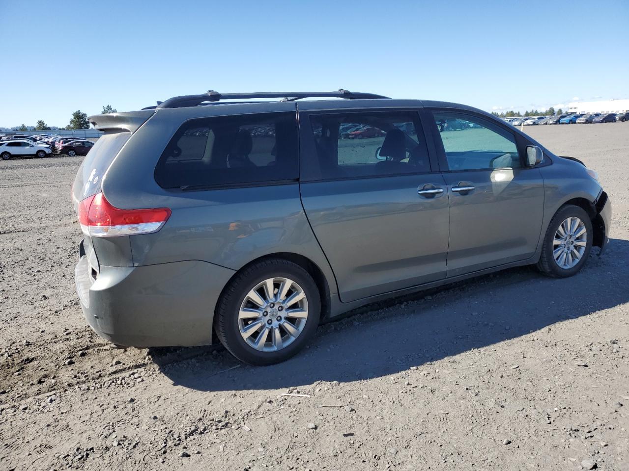 5TDDK3DC2BS020025 2011 Toyota Sienna Xle