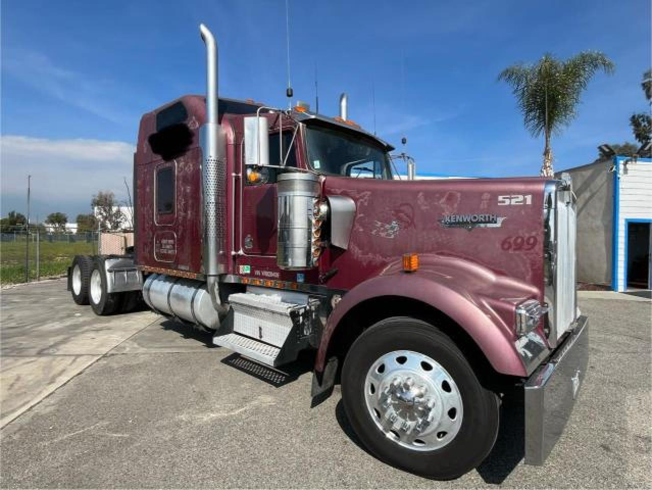 Lot #2459453272 2000 KENWORTH CONSTRUCTI