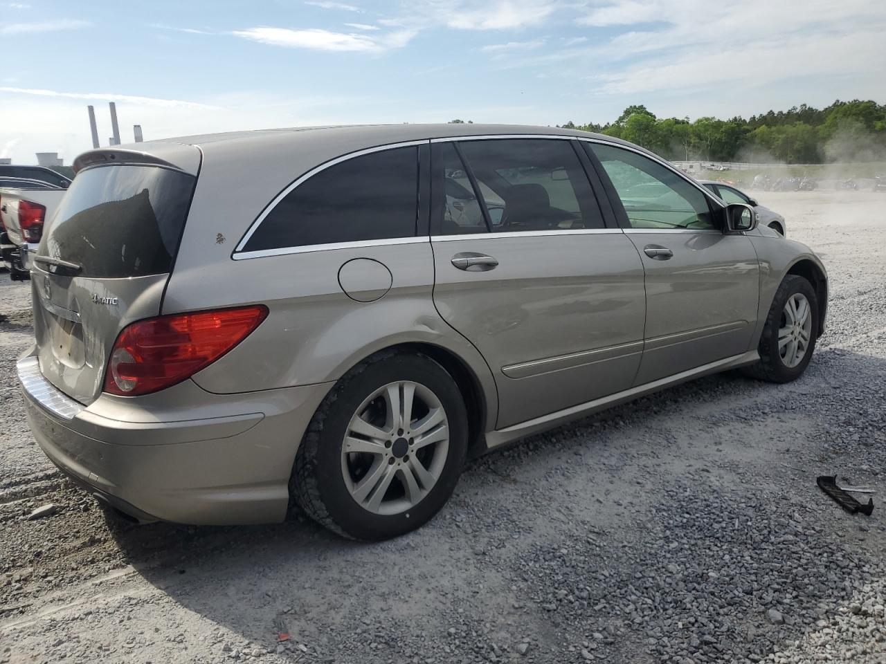 4JGCB65E19A090440 2009 Mercedes-Benz R 350 4Matic