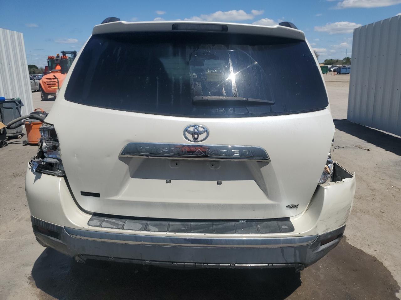 5TDZK3EH9DS102661 2013 Toyota Highlander Base