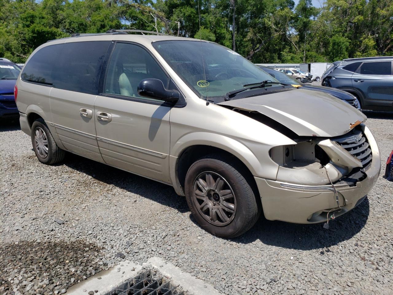 2C8GP64L85R562807 2005 Chrysler Town & Country Limited