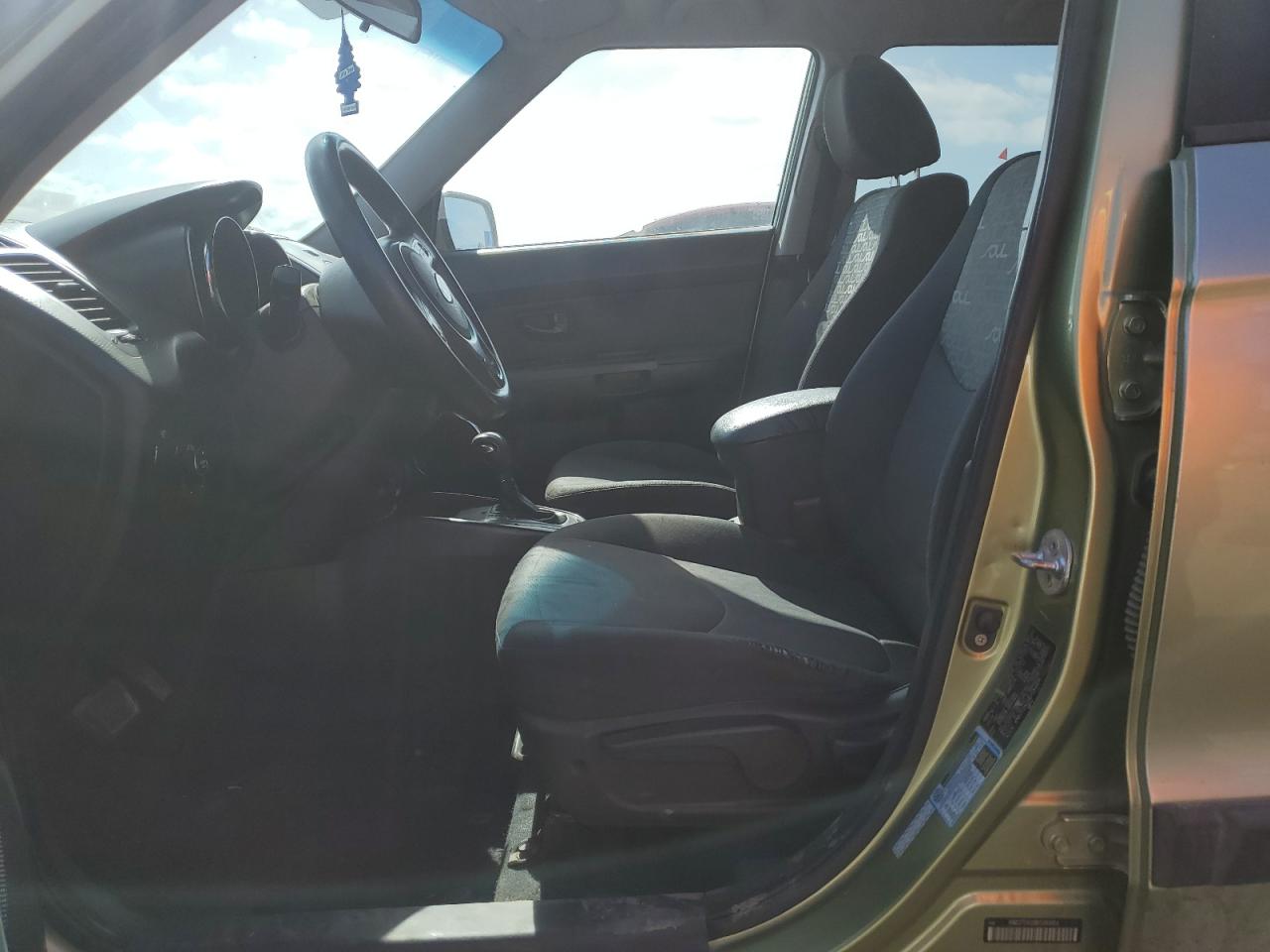 KNDJT2A20B7284814 2011 Kia Soul +