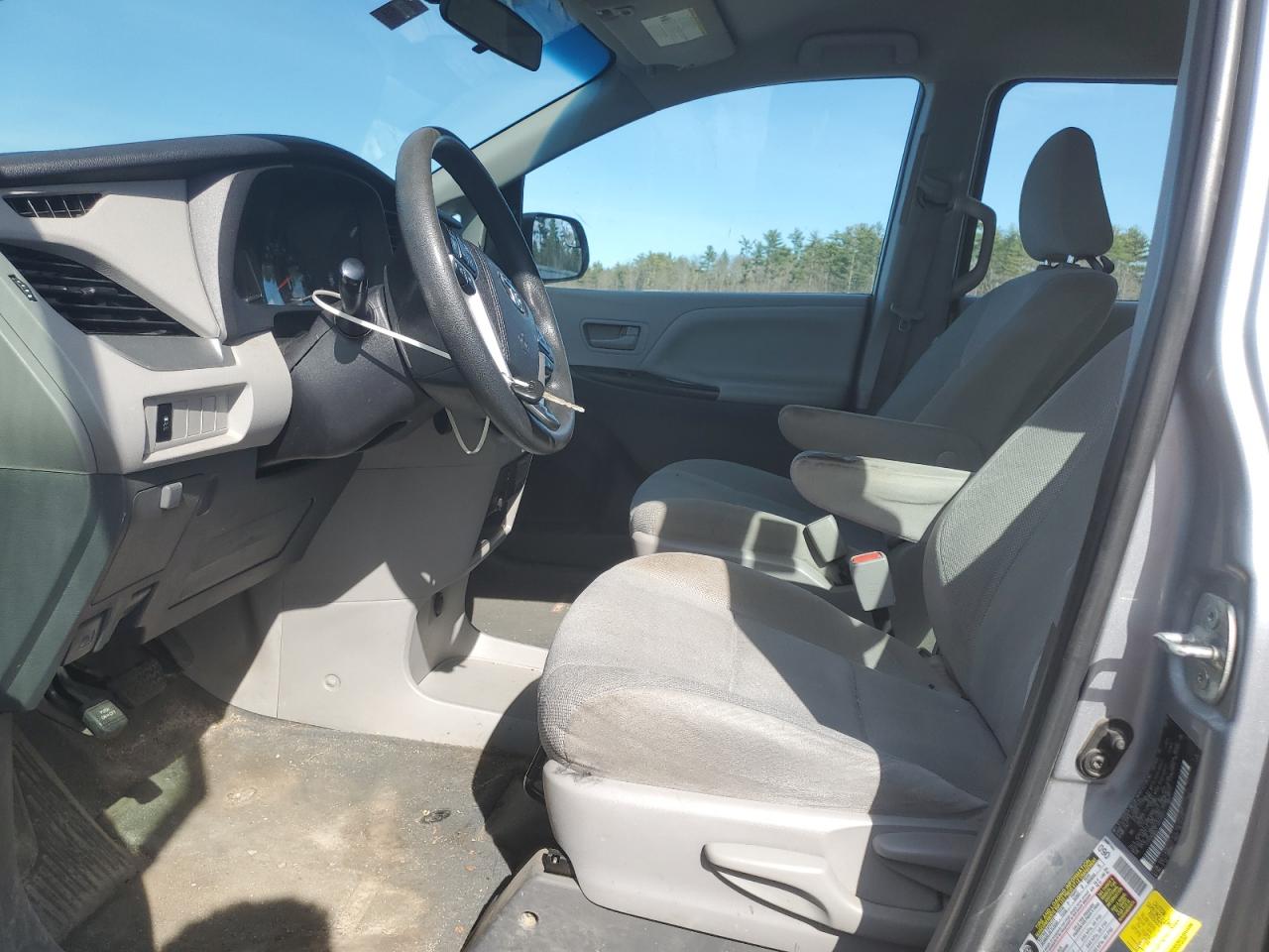 5TDZK3DC6FS625001 2015 Toyota Sienna