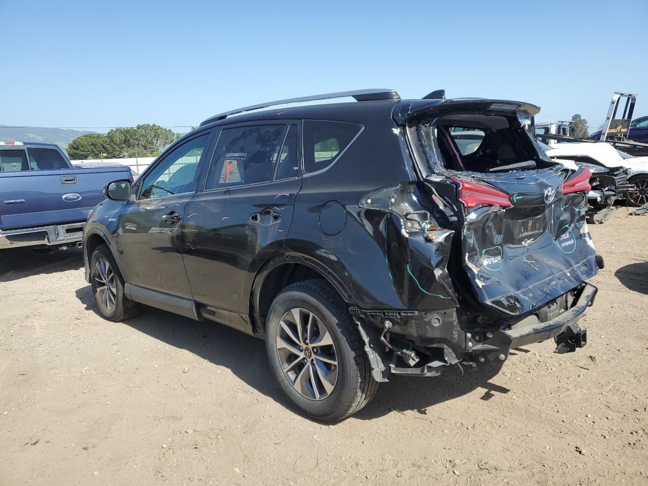 JTMRJREVXJD214565 2018 Toyota Rav4 Hv Le