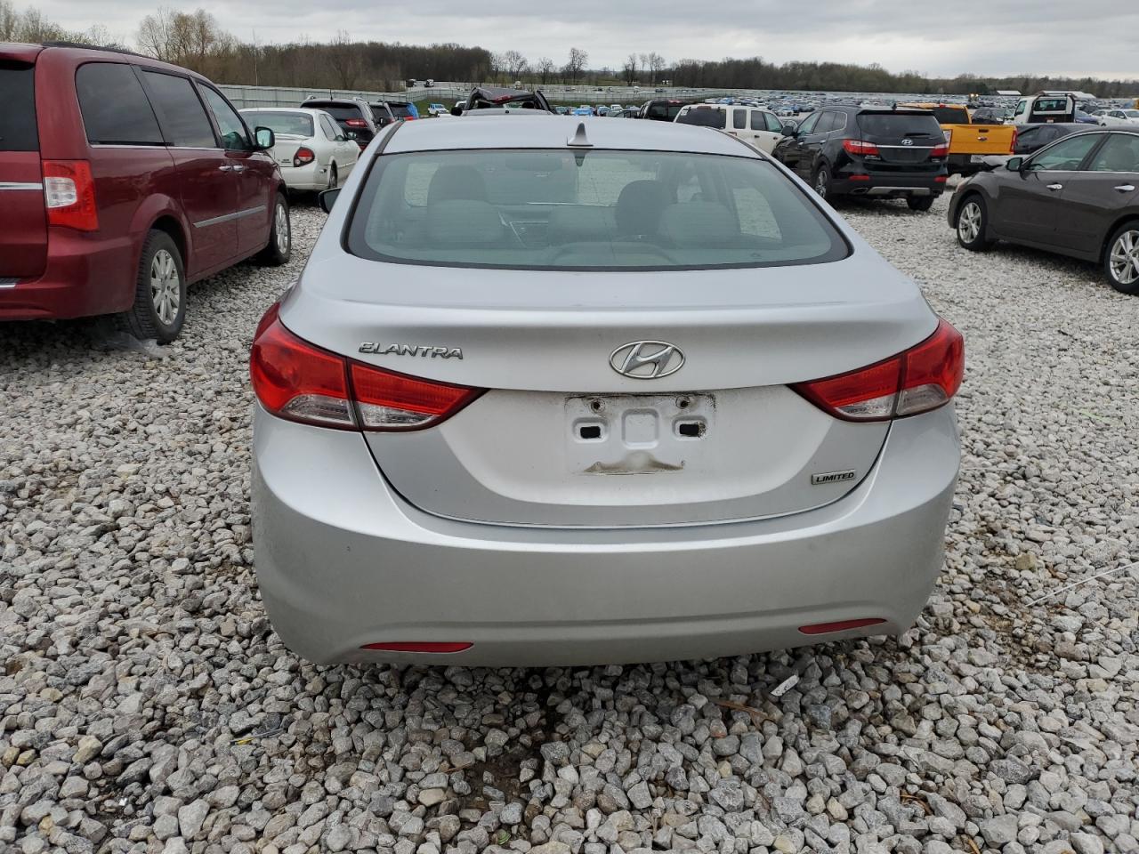 5NPDH4AE9DH329901 2013 Hyundai Elantra Gls