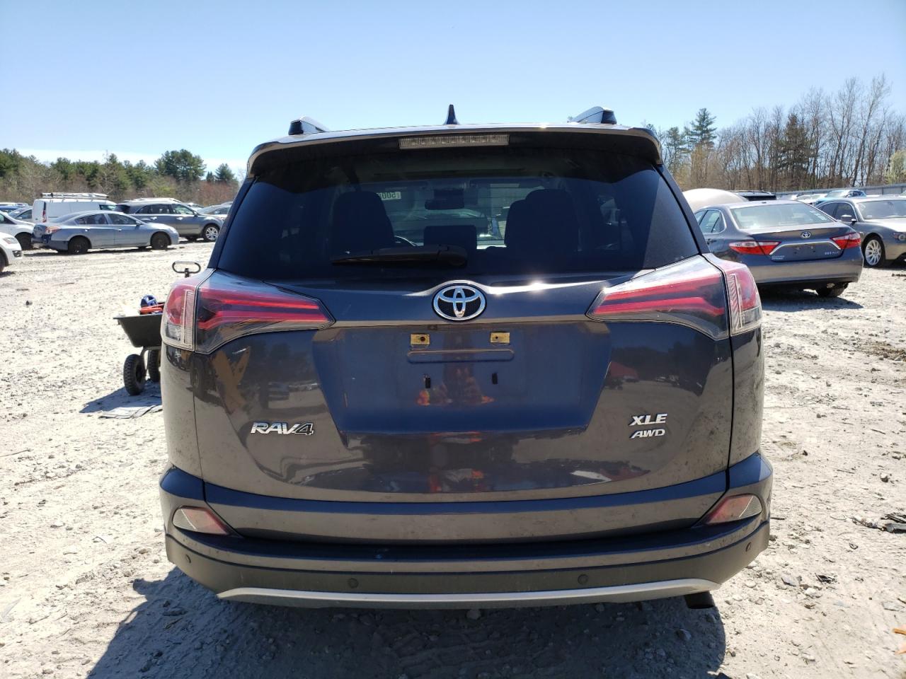 JTMRFREV7HJ139109 2017 Toyota Rav4 Xle