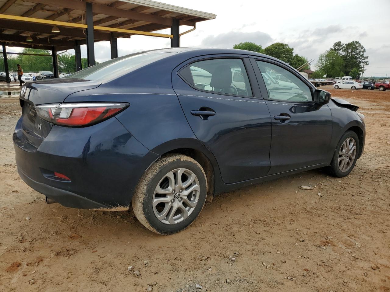 3MYDLBYV1JY318223 2018 Toyota Yaris Ia