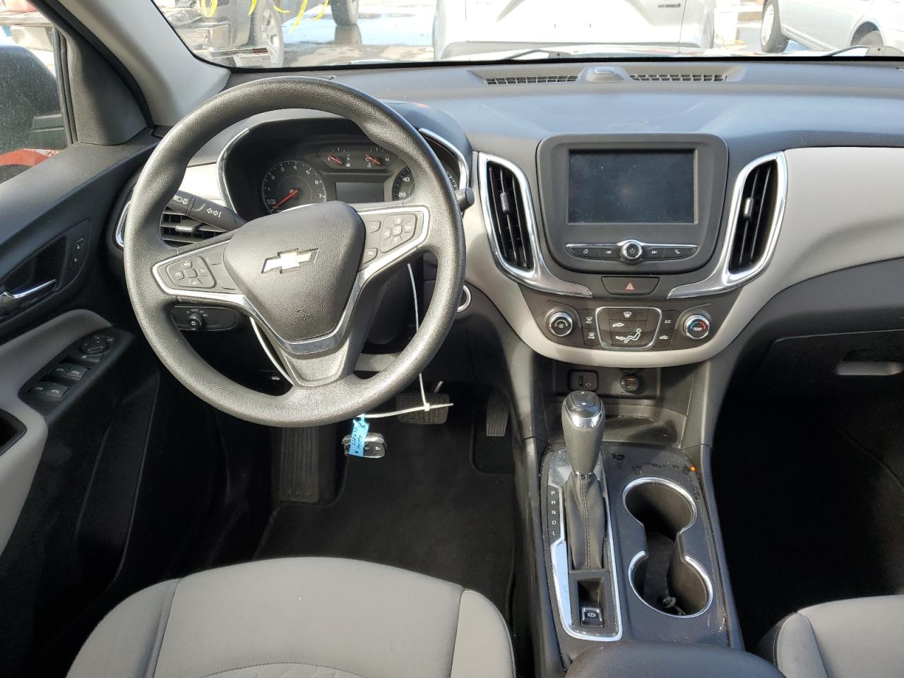 2GNAXHEV0J6227921 2018 Chevrolet Equinox Ls