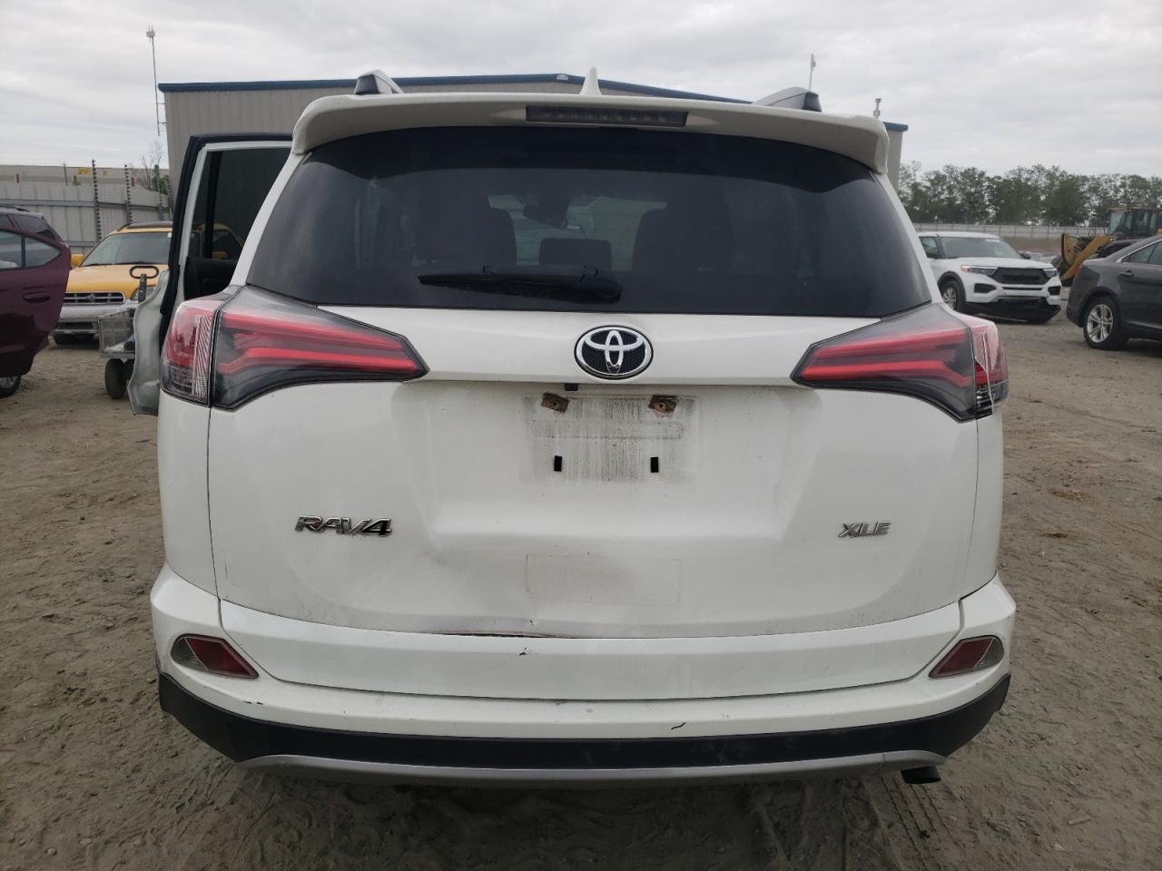 JTMWFREV1JJ158621 2018 Toyota Rav4 Adventure